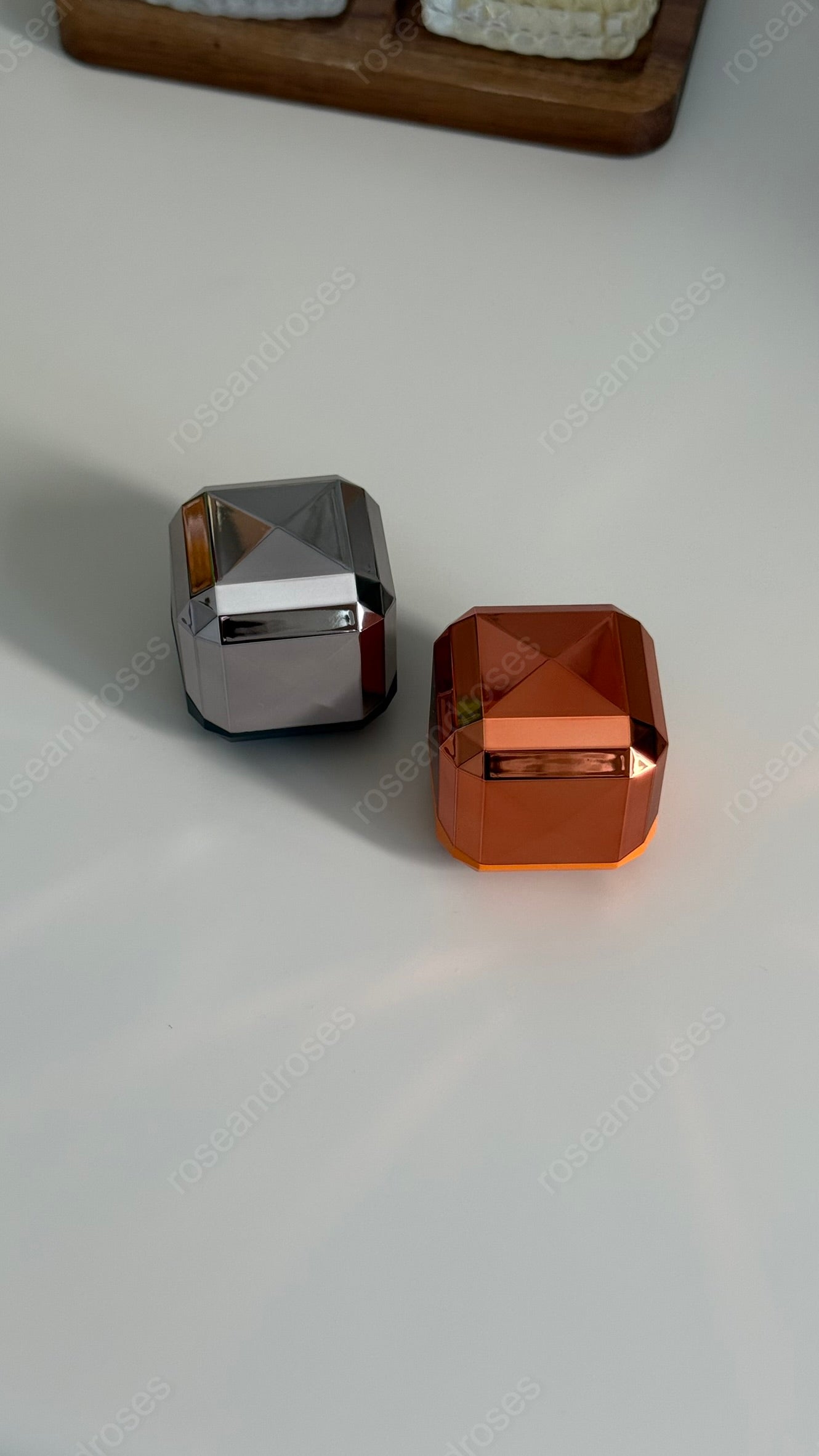 Çiçek Charm Hediyeli Diamond Kutulu Clip-On Kablosuz Kulaklık (Turuncu)