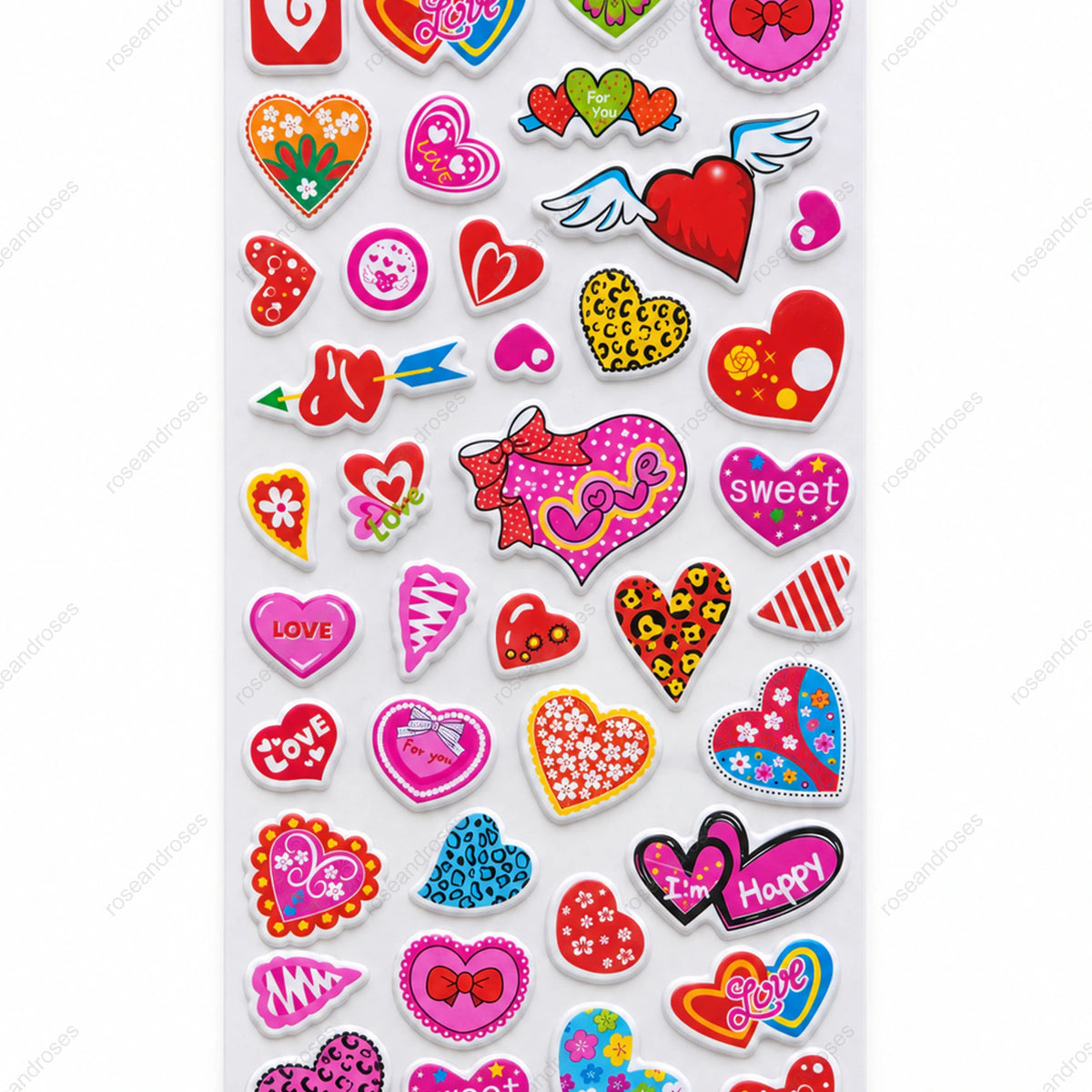 Kalp temalı renkli kabarık sticker setinin yakın plan detayları