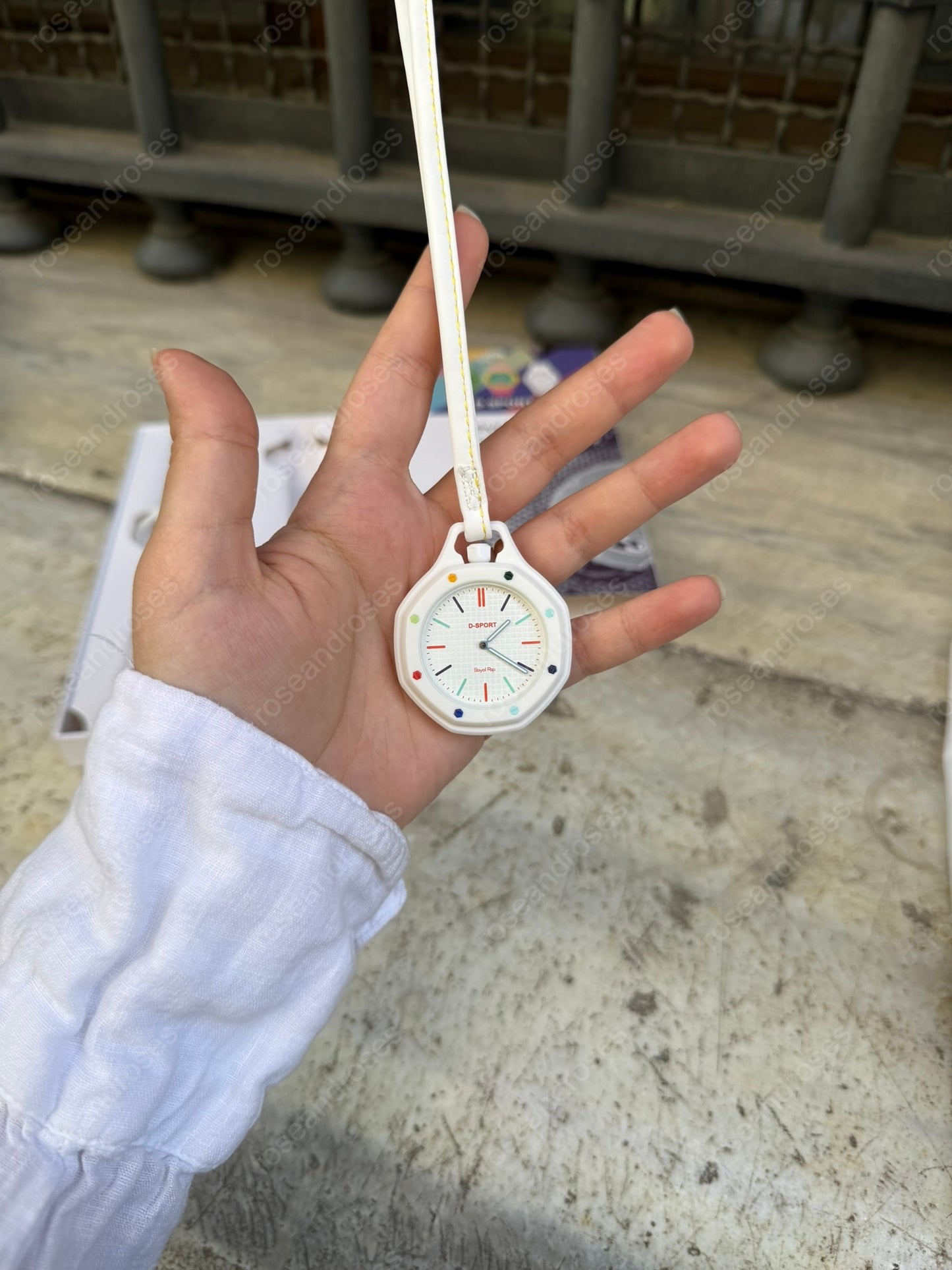 2’si 1 Arada Çıkarılabilir Kadranlı Charm Askılı Unisex Kol Saati (Beyaz)
