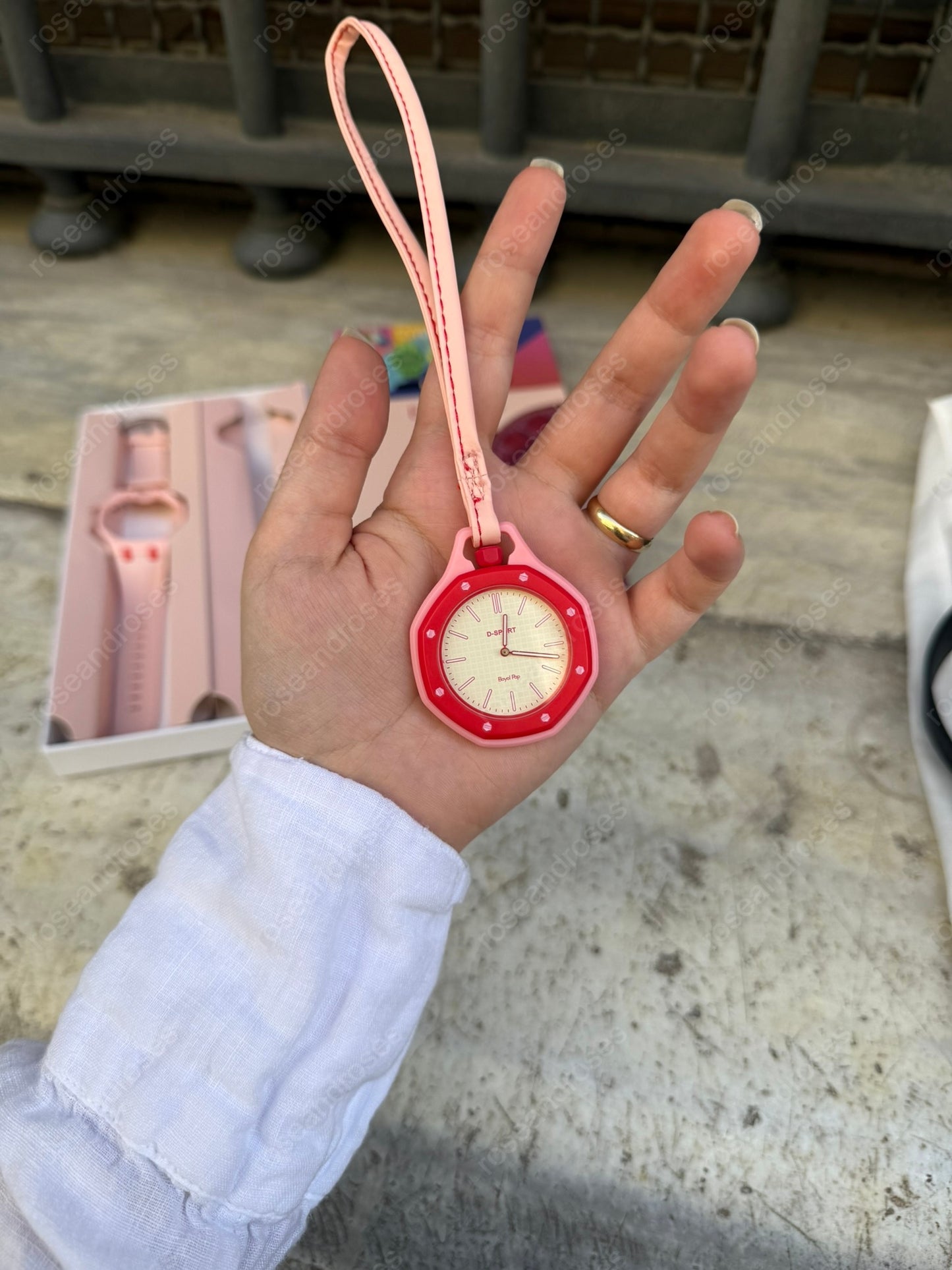 2’si 1 Arada Çıkarılabilir Kadranlı Charm Askılı Unisex Kol Saati (Pembe)