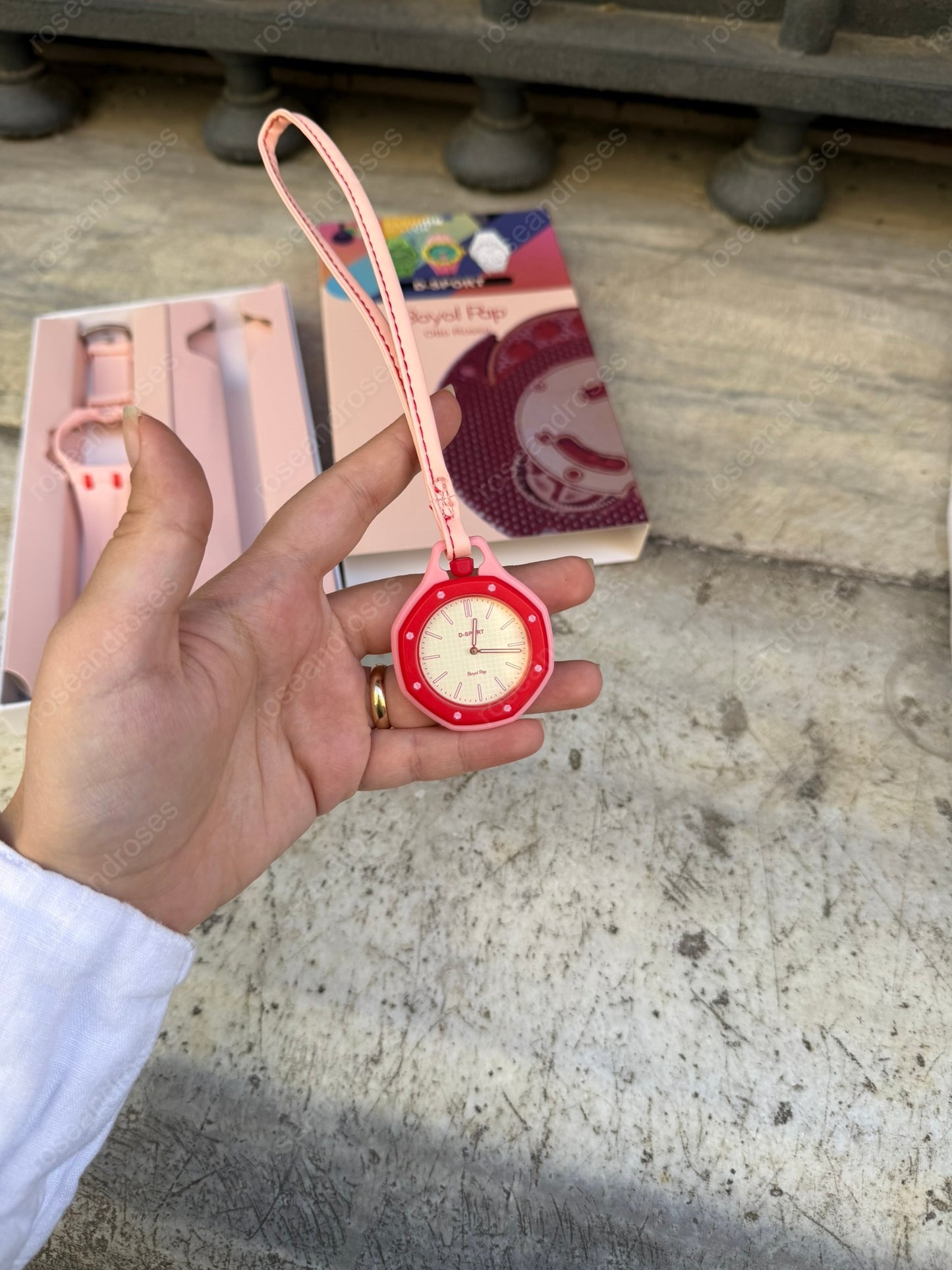 2’si 1 Arada Çıkarılabilir Kadranlı Charm Askılı Unisex Kol Saati (Pembe)