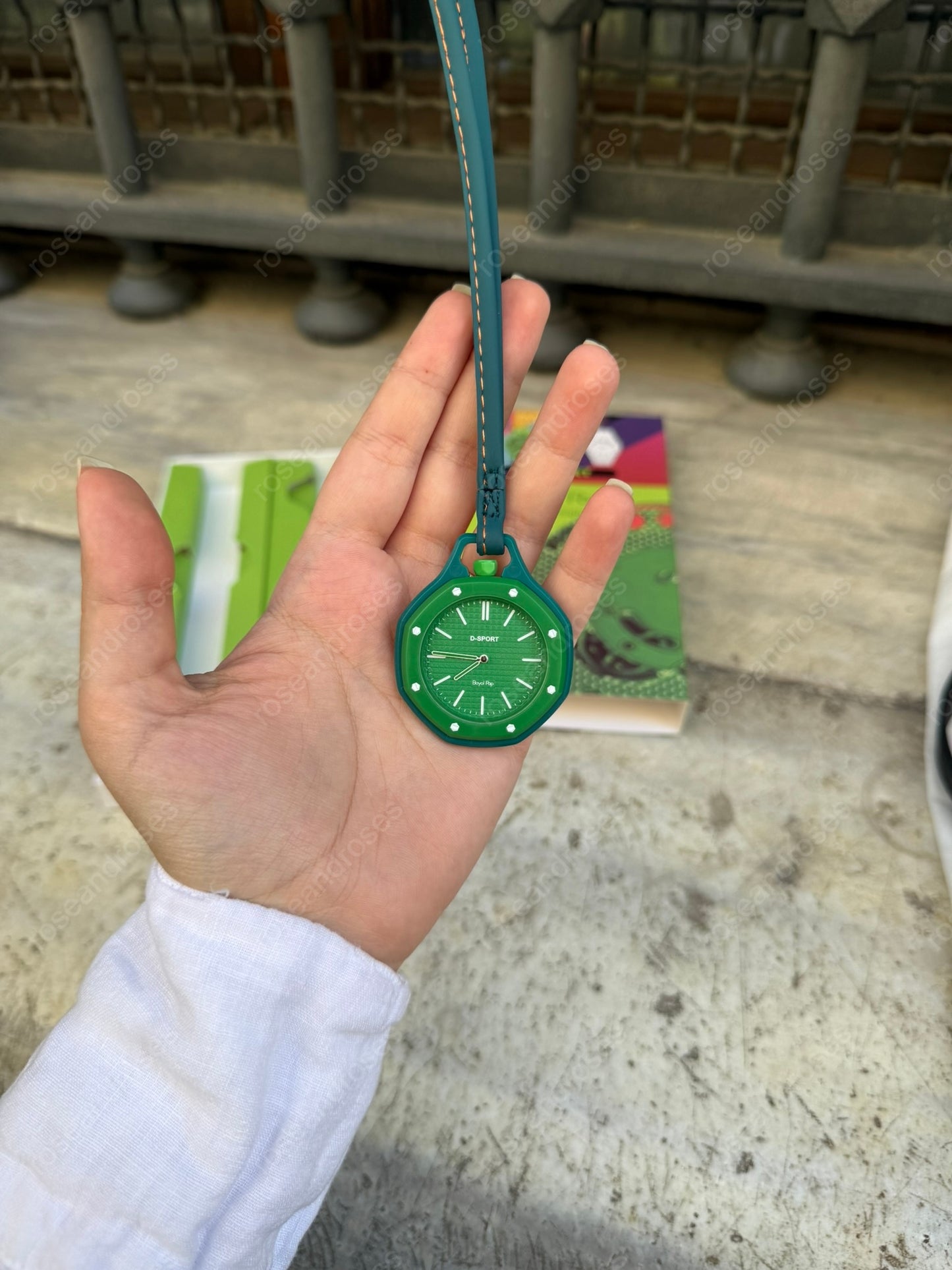 2’si 1 Arada Çıkarılabilir Kadranlı Charm Askılı Unisex Kol Saati (Yeşil)