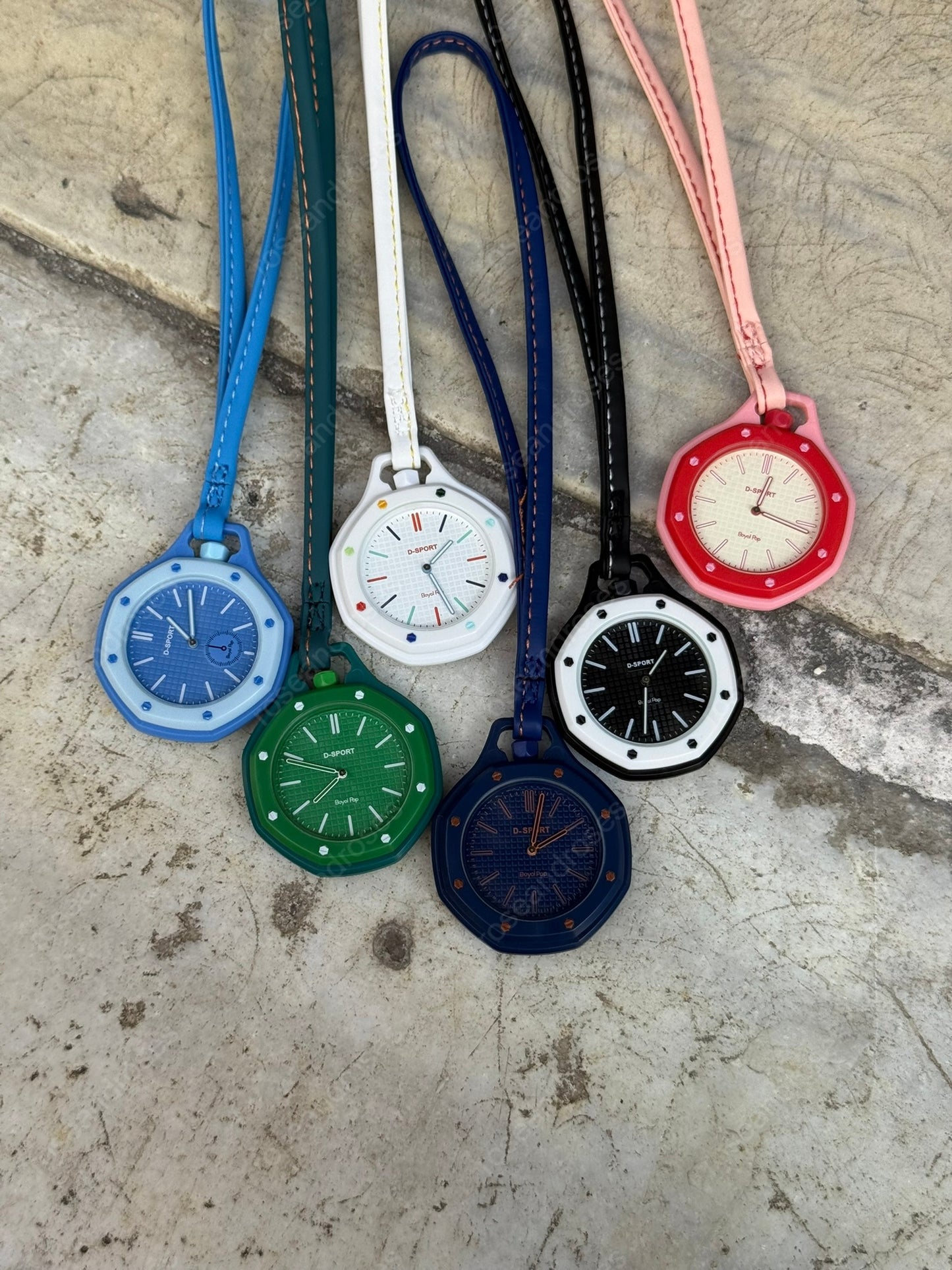 2’si 1 Arada Çıkarılabilir Kadranlı Charm Askılı Unisex Kol Saati (Yeşil)