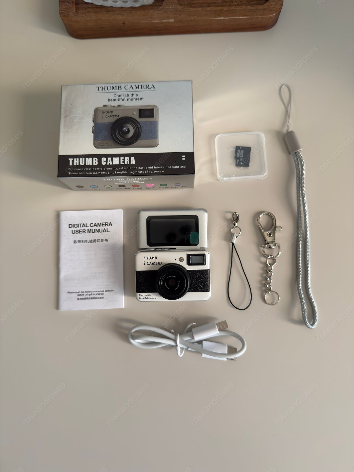 RetroFlip Mini Dönen Ekranlı Retro Efektli Dijital Kamera (Siyah)