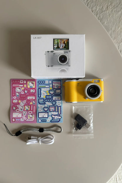Sticker Hediyeli Retro Kamera Dönen Ekran Flaşlı Selfie Video Vlog Kamerası 4K+48MP (Sarı)