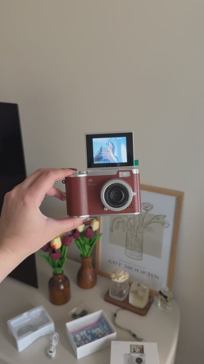 Sticker Hediyeli Retro Kamera Dönen Ekran Flaşlı Selfie Video Vlog Kamerası 4K+48MP (Kahverengi)