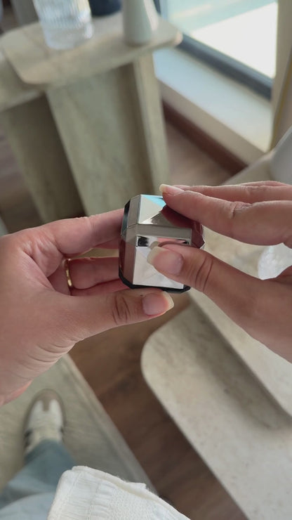 Çiçek Charm Hediyeli Diamond Kutulu Clip-On Kablosuz Kulaklık (Siyah)