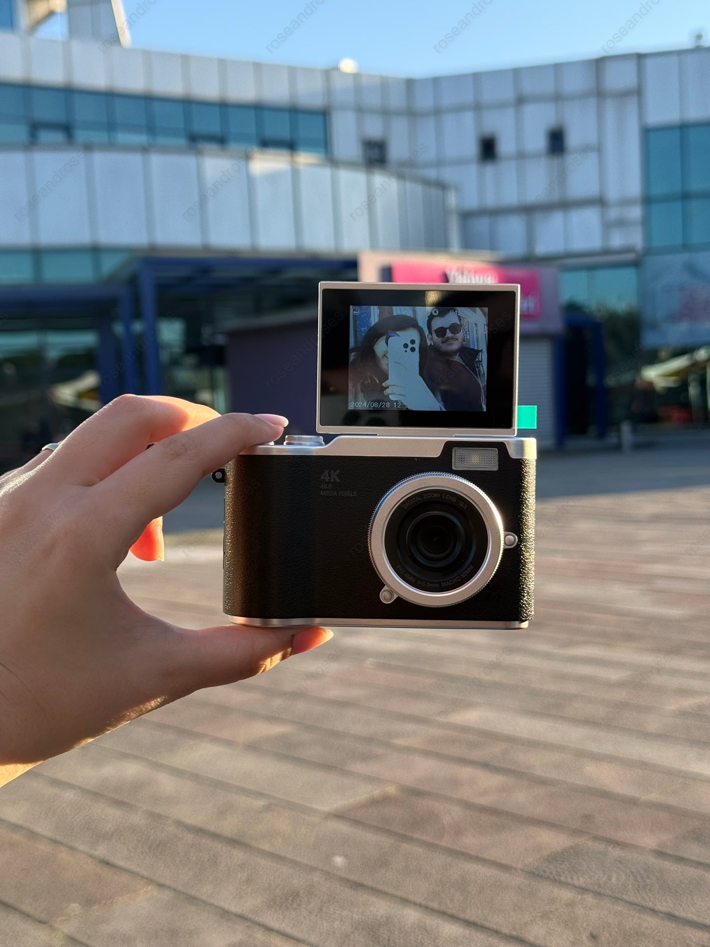 4K Retro Kamera Dönen Ekran Flaşlı Selfie Video Vlog Kamerası (Beyaz)